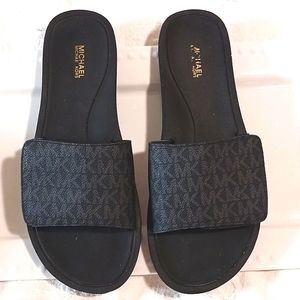 Michael Kors Wade Adjustable MK Logo Slide 10